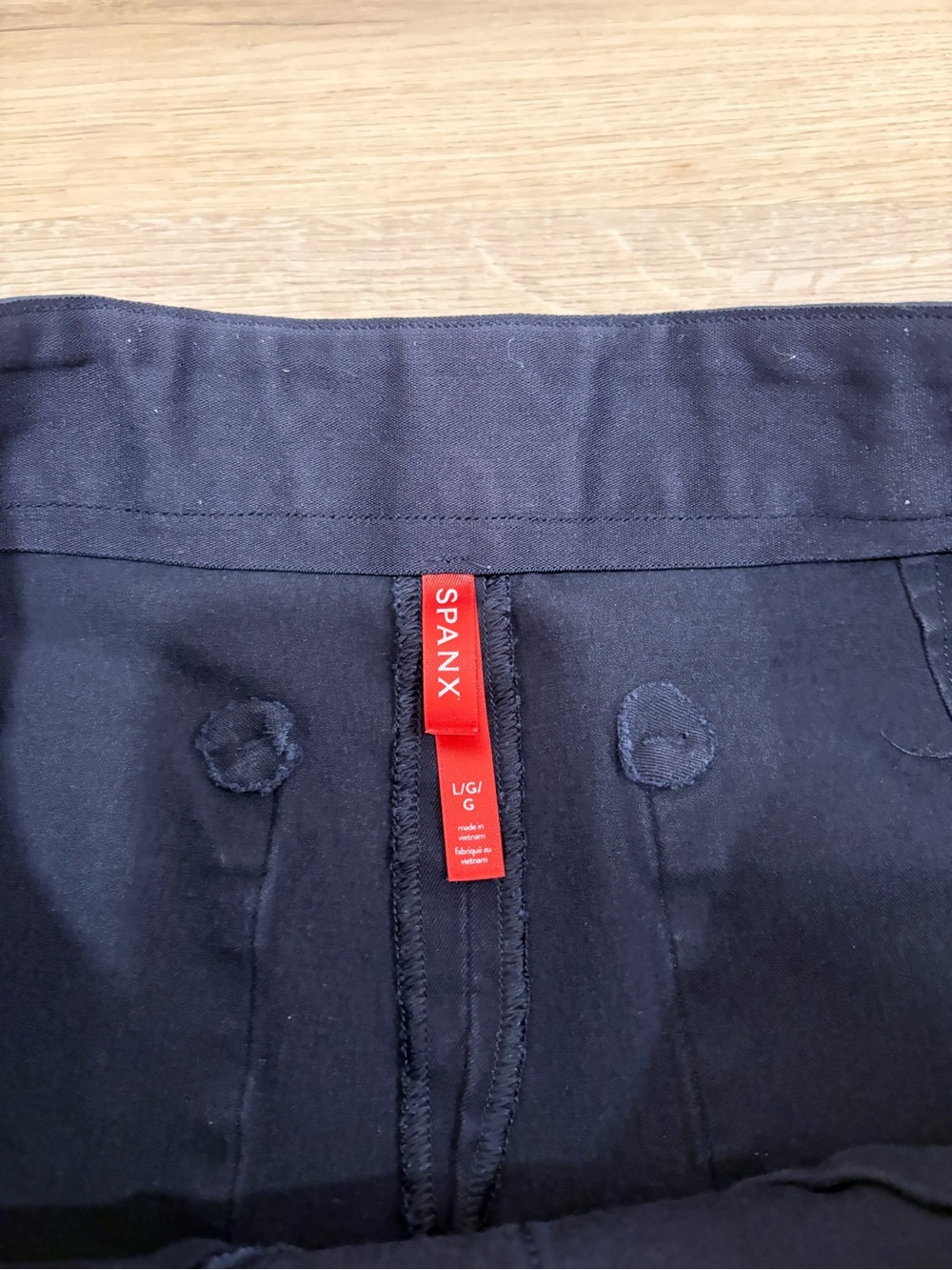 Spanx Navy On The Go Shorts Size Large Retails - Picture 2 of 5